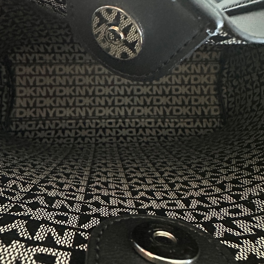 DKNY Elegant Black Handbag - Picture 4 of 5